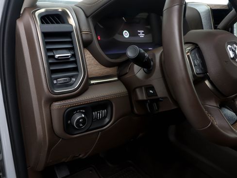 Used 2026 RAM 2500 Limited AWD/4WD image 20