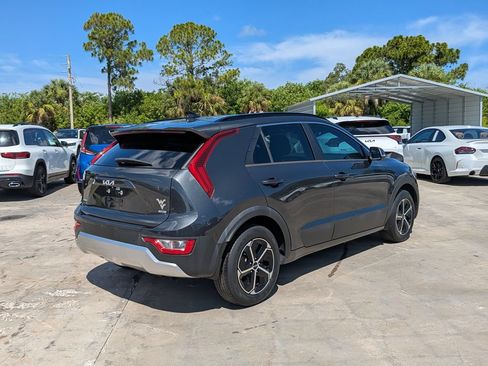 Certified 2024 Kia Niro EX FWD image 8