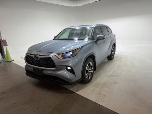 Used 2023 Toyota Highlander XLE image 1