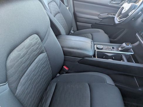 Certified 2025 Nissan Pathfinder SV image 11