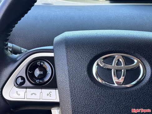 Certified 2017 Toyota Prius Three Touring FWD image 22