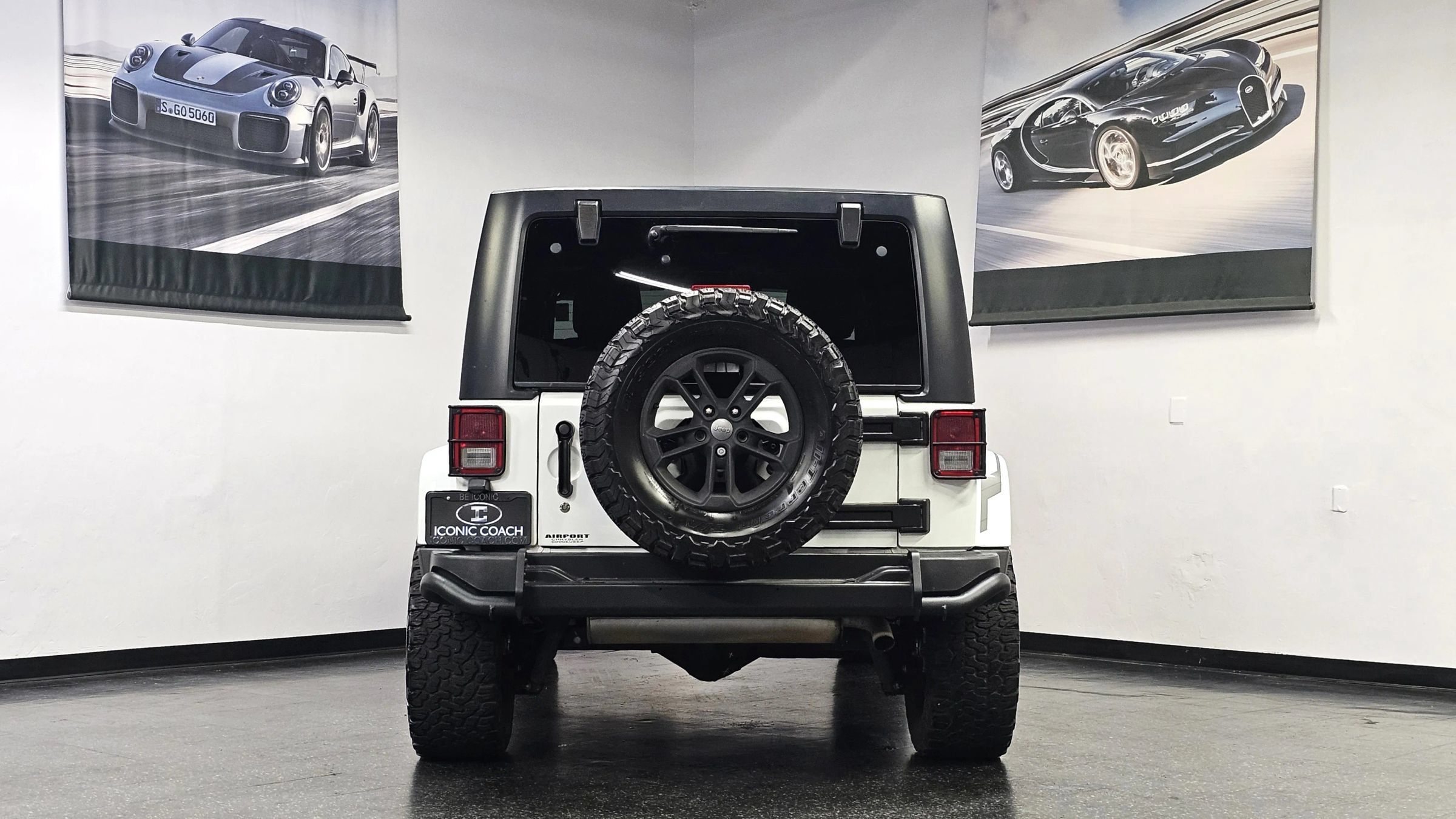 Used 2017 Jeep Wrangler Unlimited Sahara AWD/4WD image 28