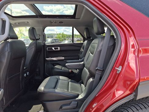 Certified 2022 Ford Explorer XLT w/ Equipment Group 202A AWD/4WD image 10