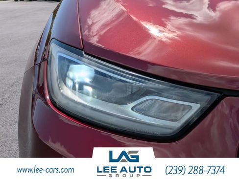 Used 2021 Chrysler Pacifica Touring-L FWD image 8