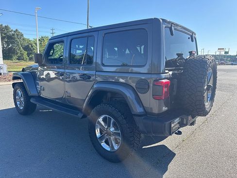 Used 2018 Jeep Wrangler Unlimited Sahara AWD/4WD image 4