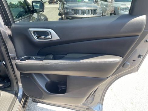 Used 2017 Nissan Pathfinder SL w/ SL Premium Package AWD/4WD image 34