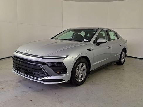 New 2026 Hyundai Sonata SE FWD image 3