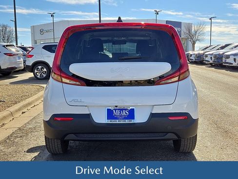 Used 2022 Kia Soul LX image 5