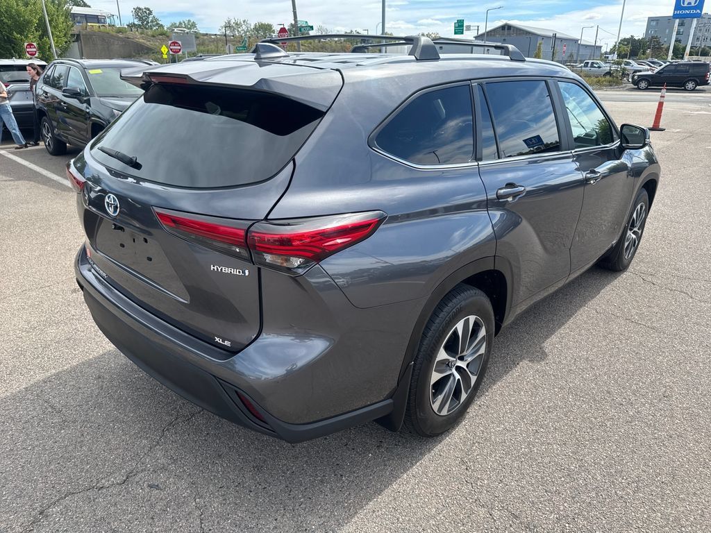 Used 2023 Toyota Highlander XLE AWD/4WD image 9
