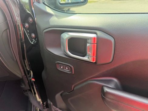 Used 2021 Jeep Wrangler Unlimited Sport AWD/4WD image 31