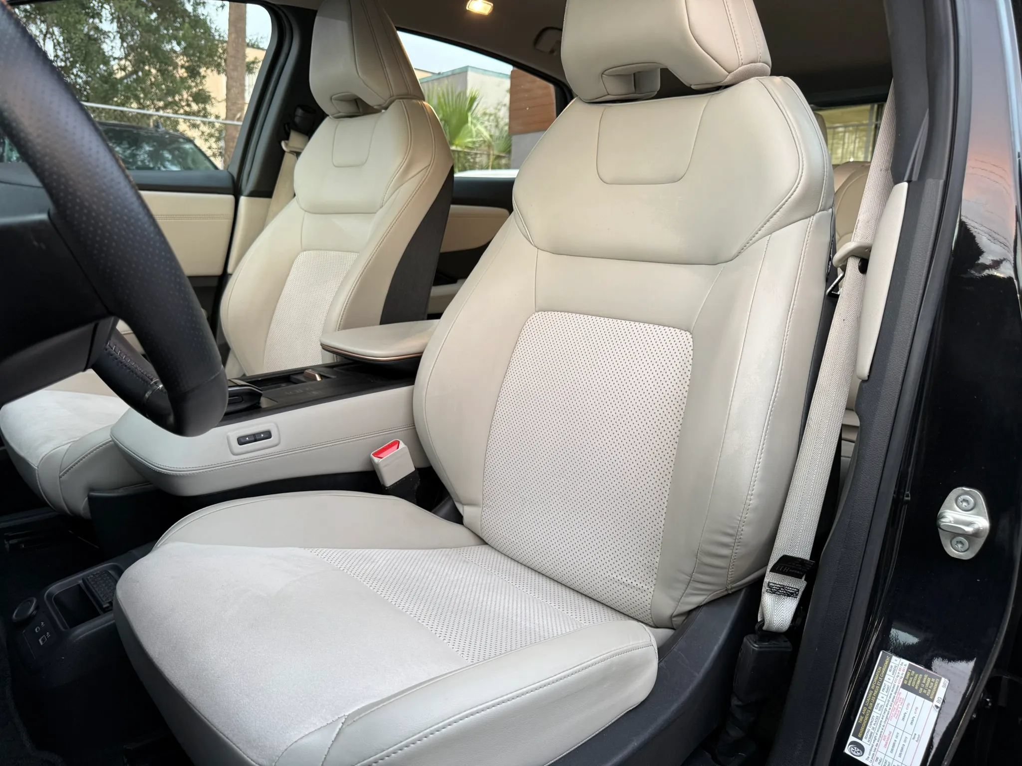 Used 2024 Nissan Ariya FWD image 12