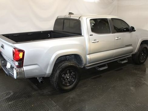 Used 2022 Toyota Tacoma SR5 RWD image 5
