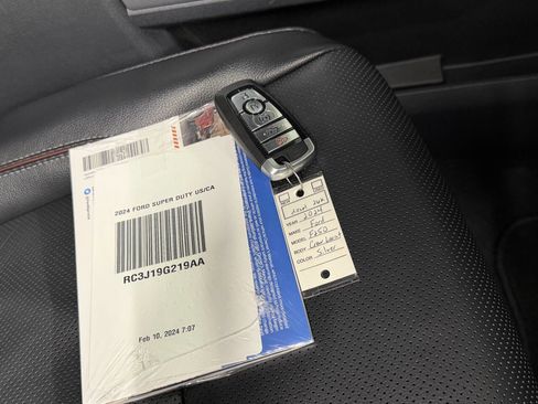 Used 2024 Ford F250 Lariat w/ Chrome Package image 20