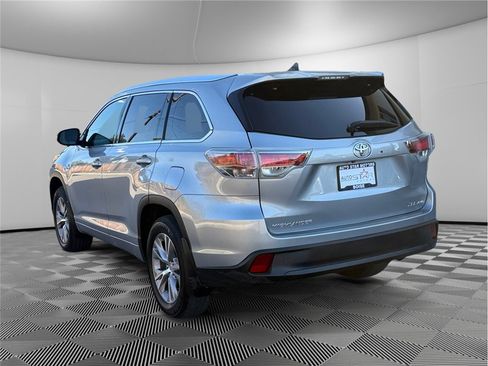 Used 2014 Toyota Highlander XLE AWD/4WD image 3