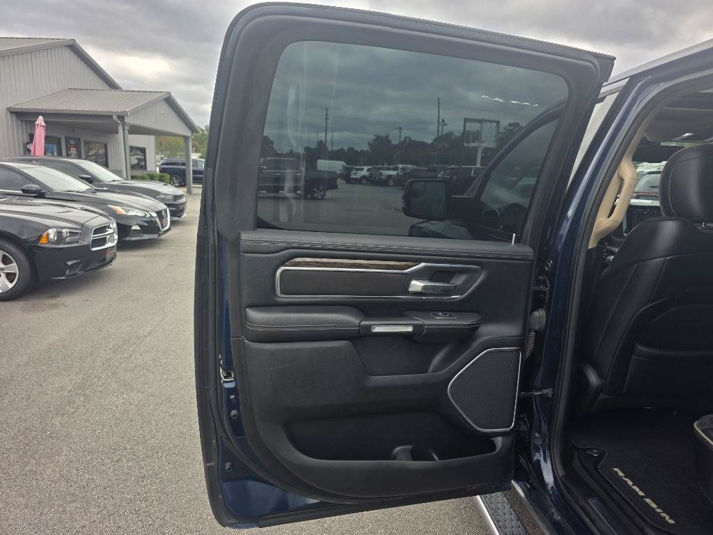 Used 2019 RAM 1500 Laramie AWD/4WD image 8