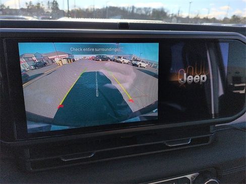 Used 2024 Jeep Wrangler Sahara image 22