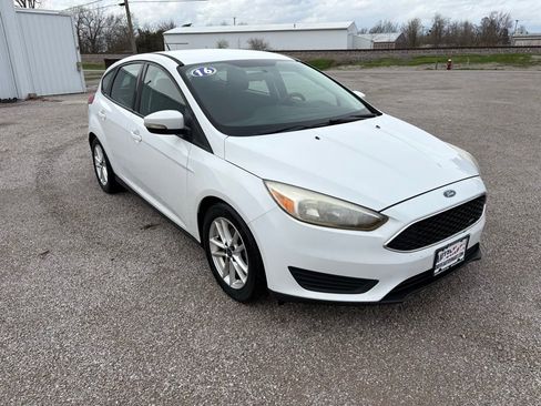 Used 2016 Ford Focus SE FWD image 1