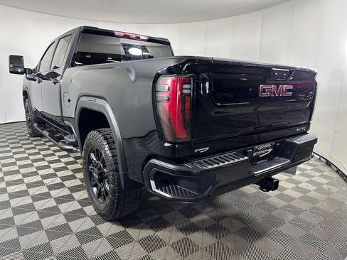 Used 2025 GMC Sierra 3500 AT4 w/ AT4 Premium Plus Package AWD/4WD image 3