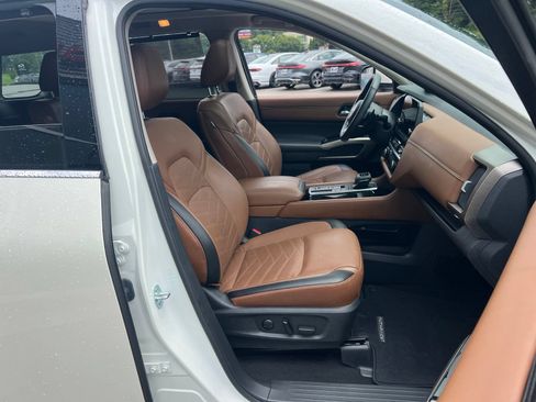 Used 2023 Nissan Pathfinder Platinum FWD image 40