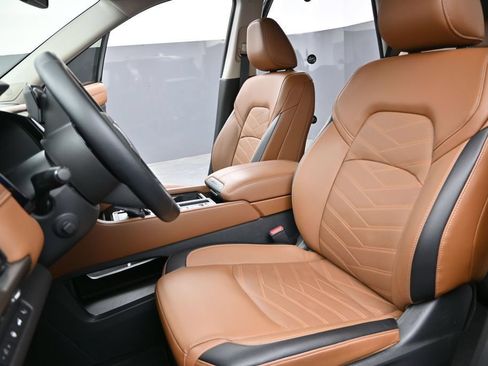 Certified 2025 Nissan Pathfinder Platinum w/ Cargo Package FWD image 18