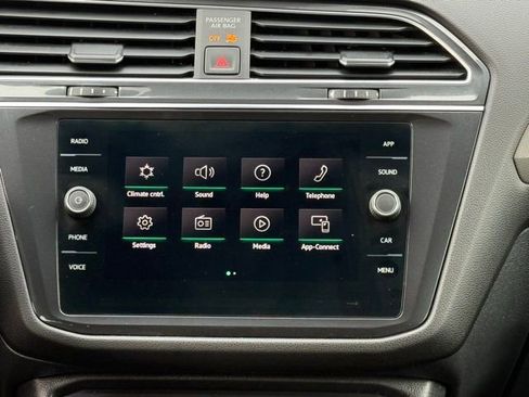 Used 2022 Volkswagen Tiguan SE R-Line image 28