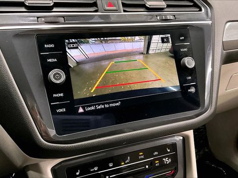 Used 2022 Volkswagen Tiguan SE image 24