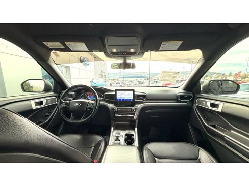 Used 2020 Ford Explorer XLT w/ Equipment Group 202A image 12