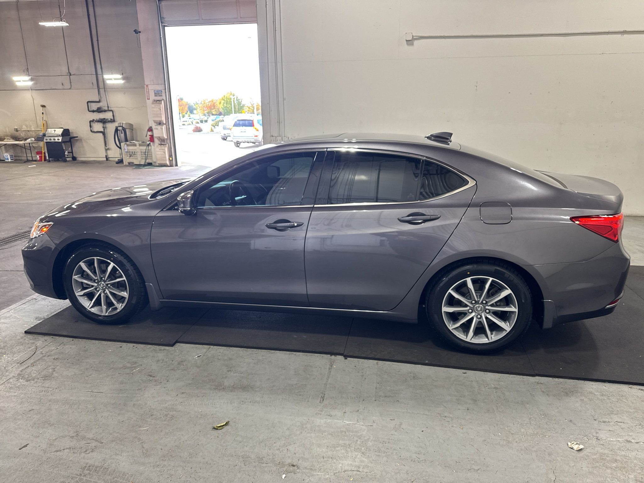 Used 2020 Acura TLX FWD image 25