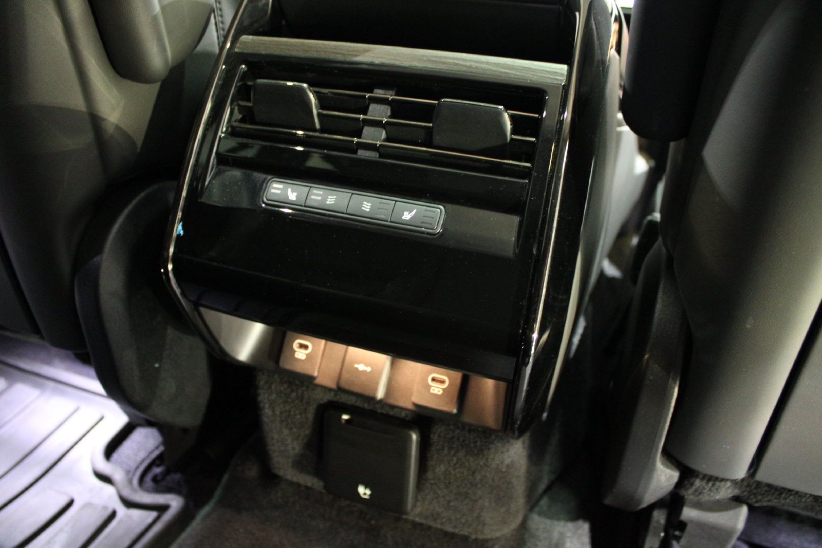 Used 2023 Land Rover Range Rover Sport SE AWD/4WD image 21