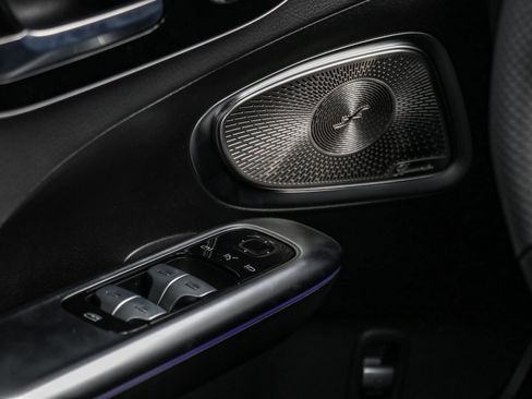 New 2025 Mercedes-Benz C 300 4MATIC Sedan image 13