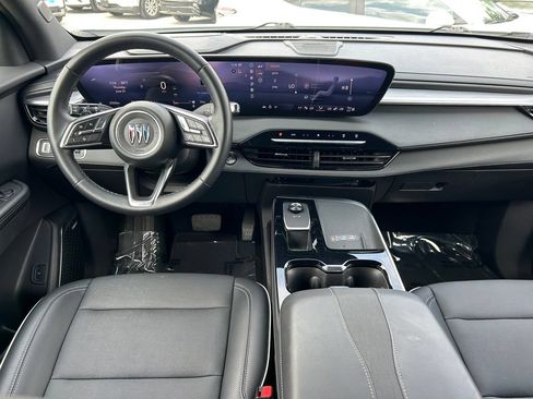 Used 2025 Buick Enclave Preferred FWD image 17