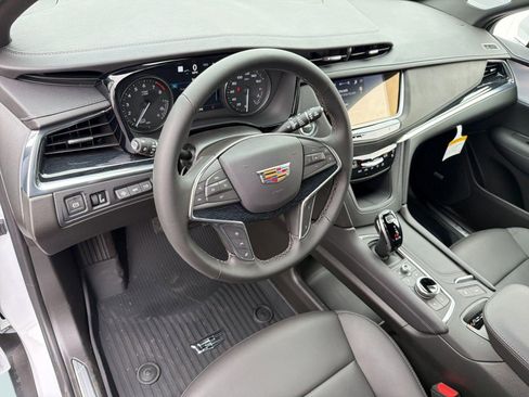 New 2026 Cadillac XT5 Premium Luxury w/ Driver Assist Package FWD image 4