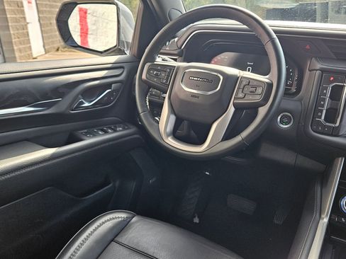 Used 2023 GMC Yukon Denali image 9