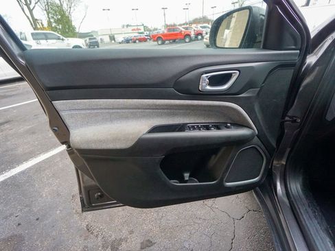 Used 2023 Jeep Compass Sport image 15