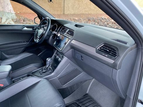 Used 2018 Volkswagen Tiguan SEL w/ R-Line Package image 61