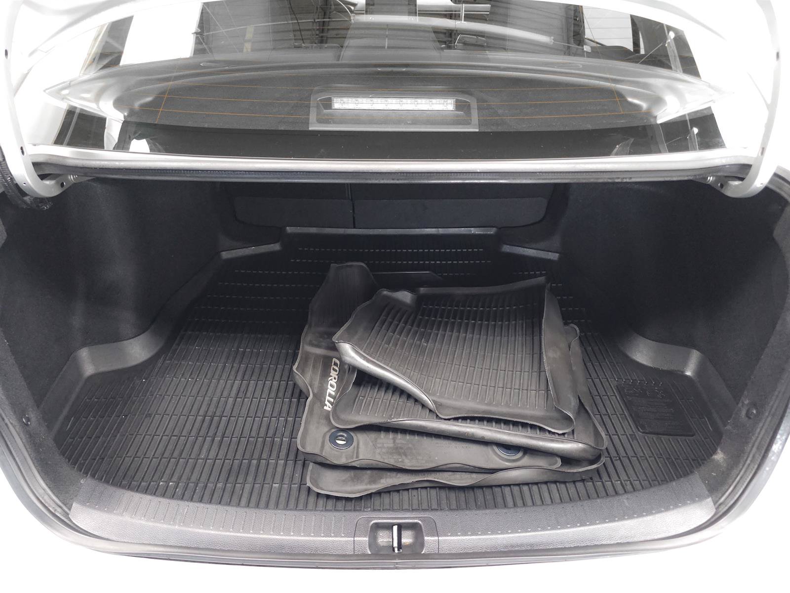 Used 2020 Toyota Corolla LE FWD image 12