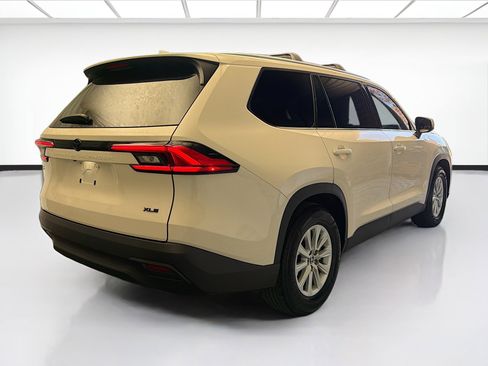 Used 2024 Toyota Grand Highlander XLE image 4