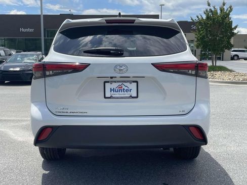 Used 2023 Toyota Highlander LE FWD image 26