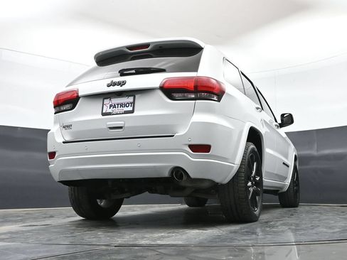 Used 2020 Jeep Grand Cherokee Altitude RWD image 43