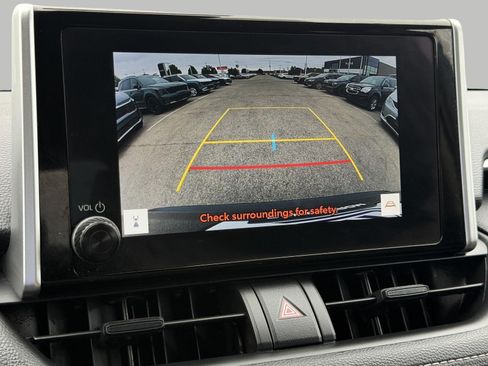 Used 2025 Toyota RAV4 XLE AWD/4WD image 36