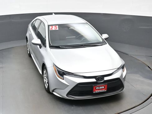 Used 2025 Toyota Corolla LE FWD image 33