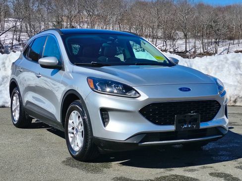 Used 2020 Ford Escape SE image 1
