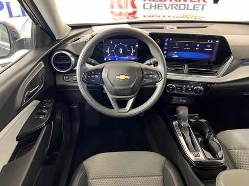 Used 2026 Chevrolet Trax LT FWD image 14