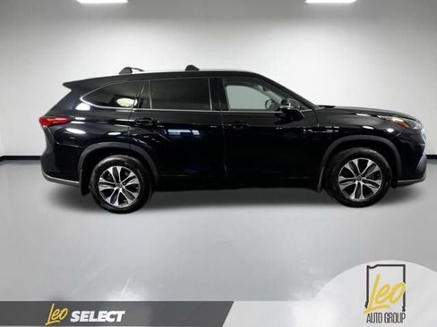 Used 2022 Toyota Highlander XLE image 5