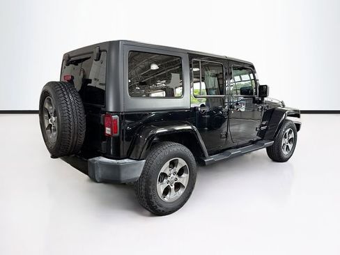 Used 2017 Jeep Wrangler Unlimited Sahara AWD/4WD image 6