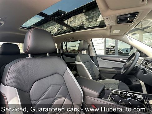 Used 2025 Volkswagen Atlas Peak Edition SE AWD/4WD image 29