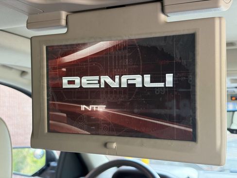 Used 2015 GMC Yukon Denali w/ Touring Package AWD/4WD image 24