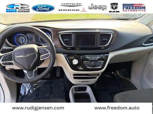 Used 2023 Chrysler Voyager LX FWD image 12
