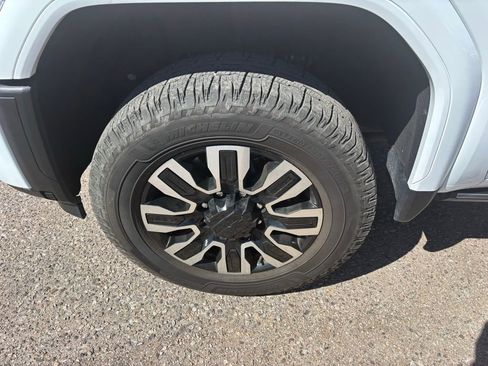 Used 2025 GMC Sierra 2500 Denali Ultimate AWD/4WD image 11