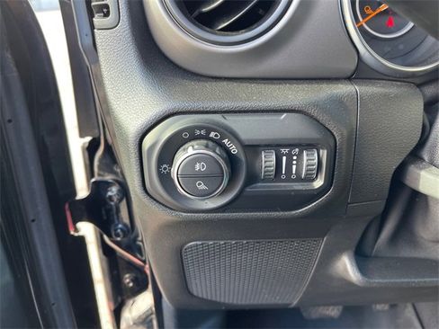 Used 2022 Jeep Gladiator Willys image 26